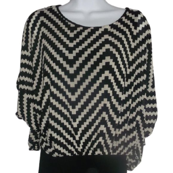 ---   Black and White Blousey Top - Fits Size Medium - Picture 1 of 2